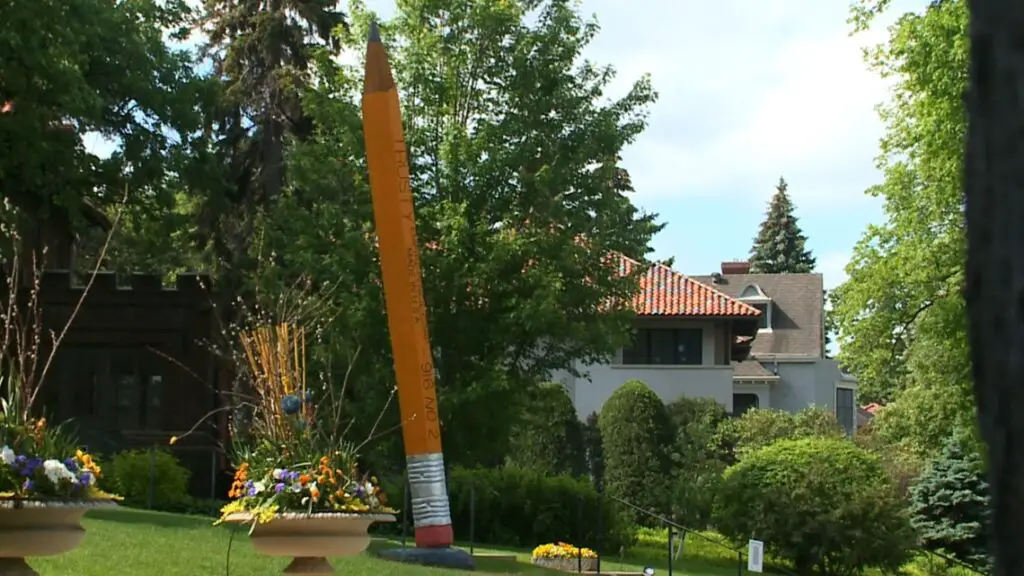 Big Pencil Statue in Wytheville
