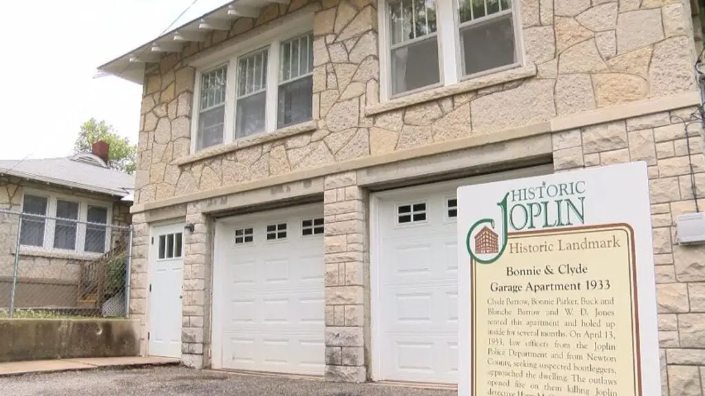 Bonnie and Clyde's Joplin Garage Apartment