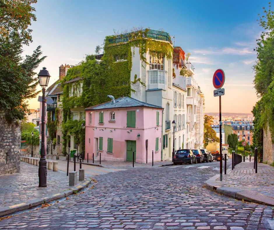 Visit the Montmartre district and its charming streets